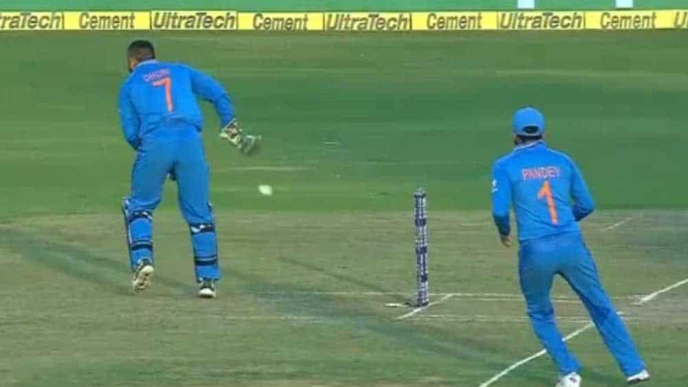 Dhoni Run Out