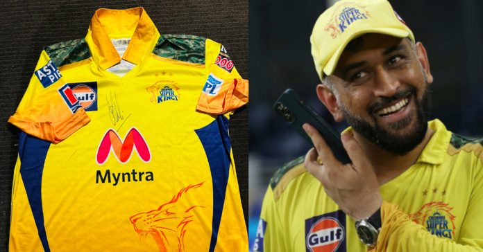 MS Dhoni gifts his CSK Jersey to Haris Rauf